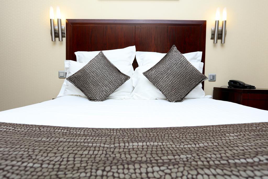 Gry Francais Hotel