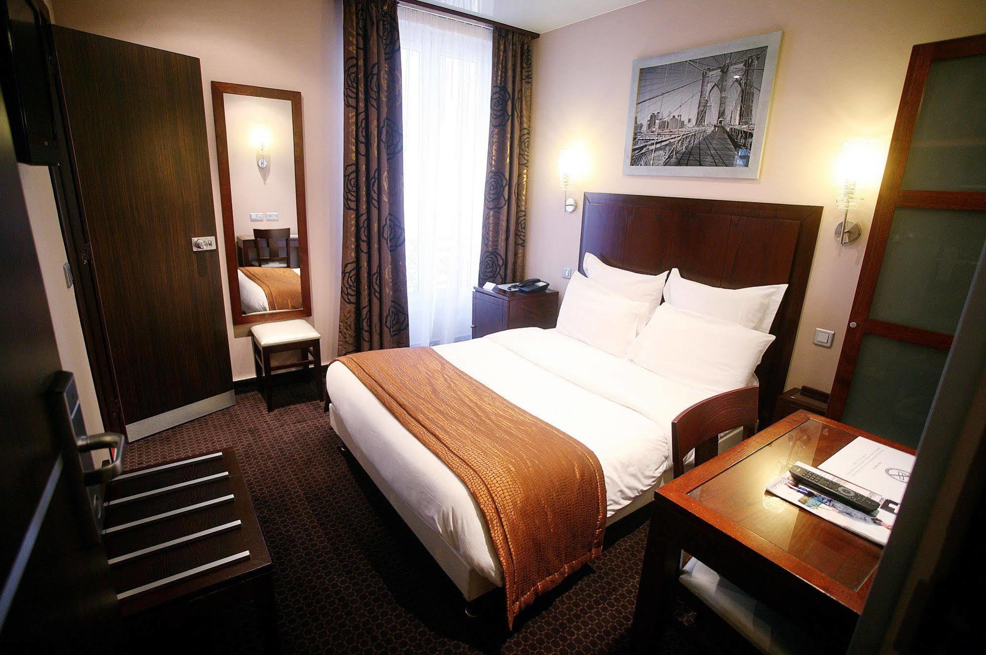 Gry Francais Hotel